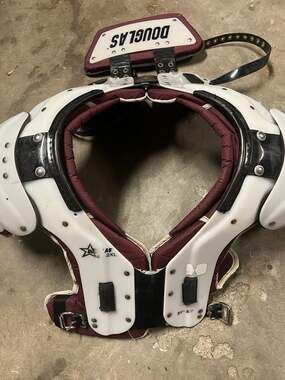Douglas CP Series Football Shoulder Pads Size 2XL (21"-22")